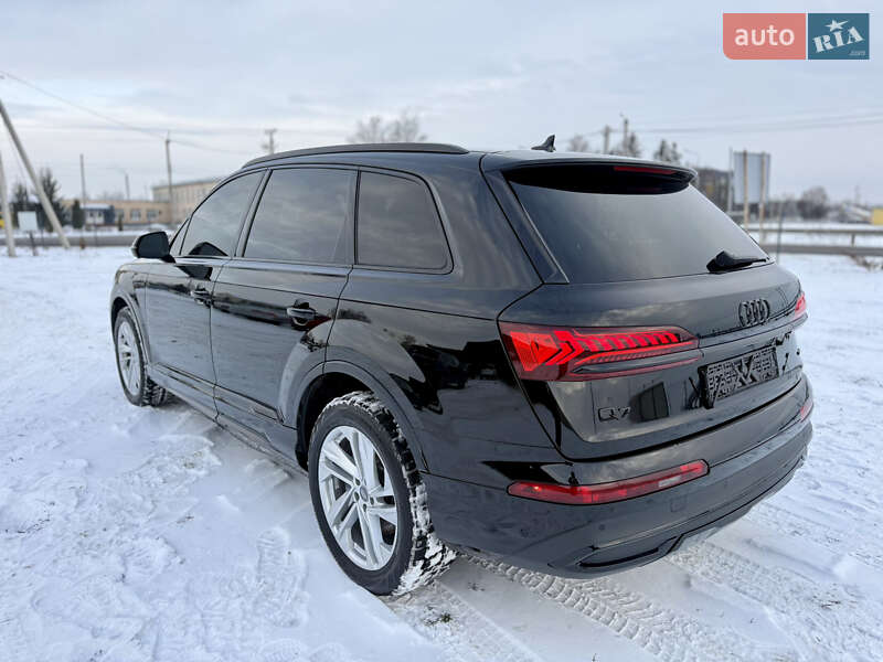 Позашляховик / Кросовер Audi Q7 2020 в Києві