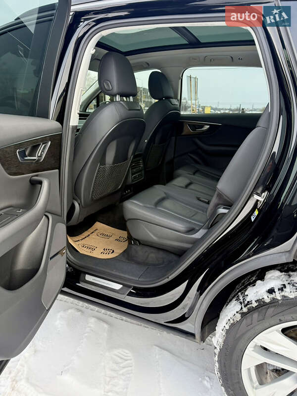 Позашляховик / Кросовер Audi Q7 2020 в Києві