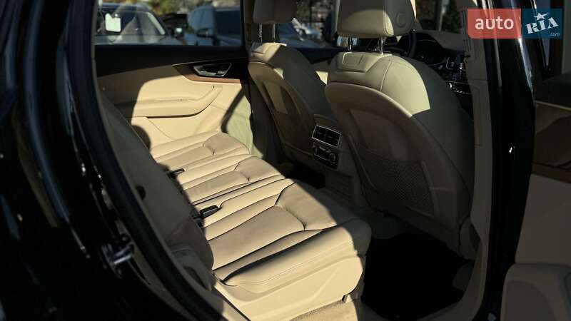 Позашляховик / Кросовер Audi Q7 2016 в Києві фото 18 Позашляховик / Кросовер Audi Q7 2016 в Києві