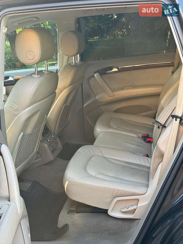 Позашляховик / Кросовер Audi Q7 2010 в Ужгороді