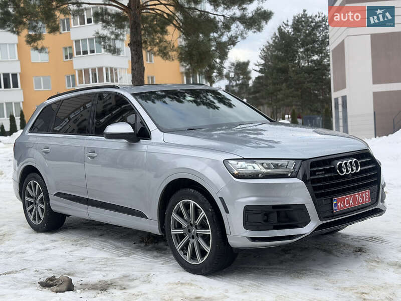 Позашляховик / Кросовер Audi Q7 2017 в Новояворівську
