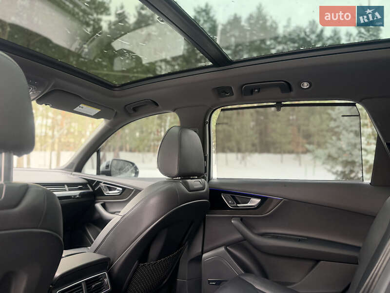 Позашляховик / Кросовер Audi Q7 2017 в Новояворівську