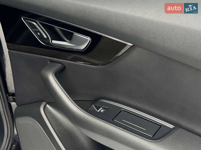 Внедорожник / Кроссовер Audi Q7 2017 в Киеве