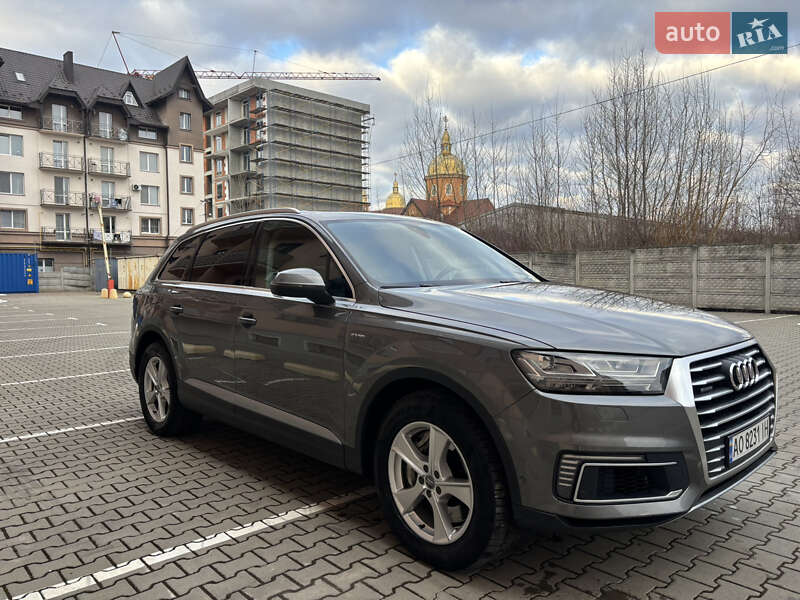 Позашляховик / Кросовер Audi Q7 2016 в Ужгороді