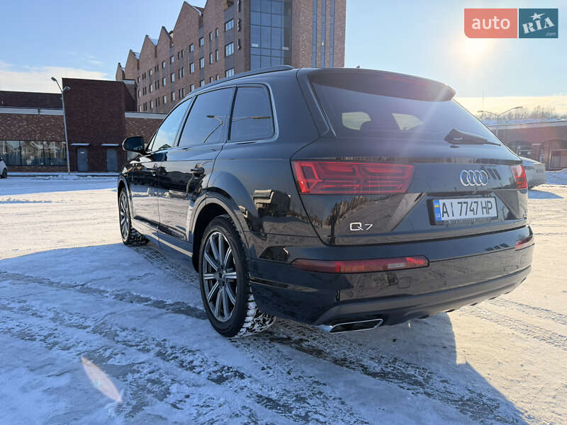 Позашляховик / Кросовер Audi Q7 2016 в Києві