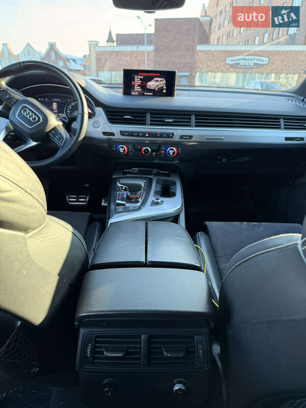 Позашляховик / Кросовер Audi Q7 2016 в Києві
