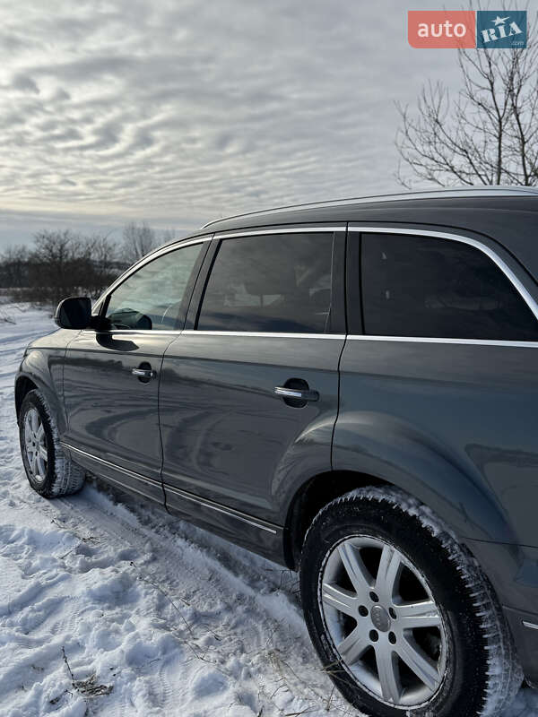 Позашляховик / Кросовер Audi Q7 2010 в Тлумачі