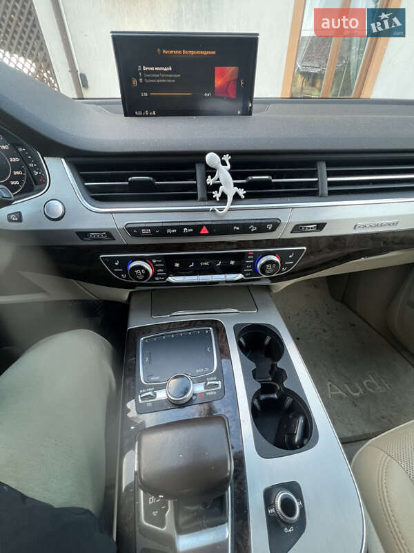 Позашляховик / Кросовер Audi Q7 2016 в Дніпрі