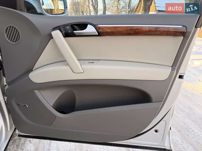 Внедорожник / Кроссовер Audi Q7 2014 в Киеве