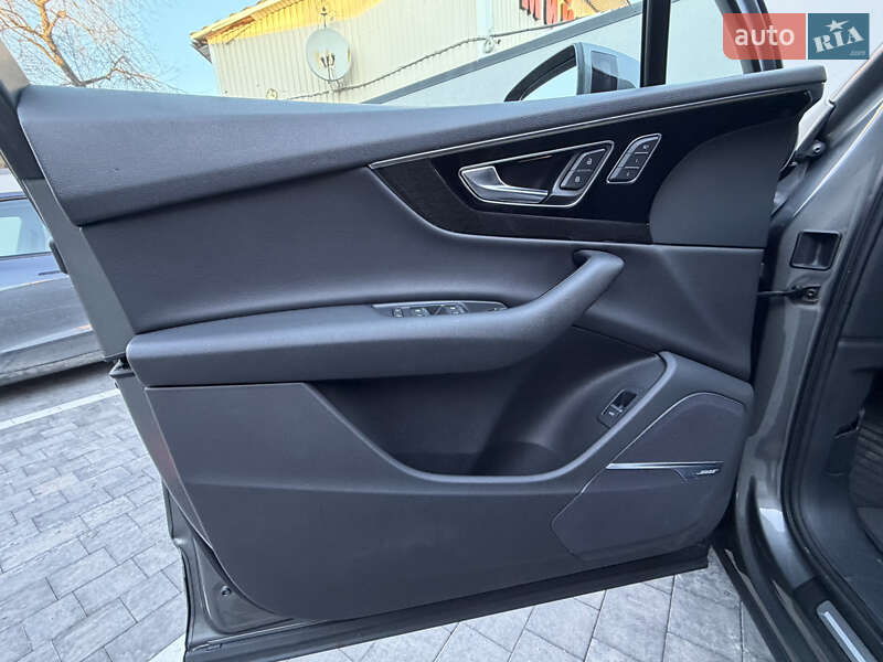 Внедорожник / Кроссовер Audi Q7 2015 в Ровно