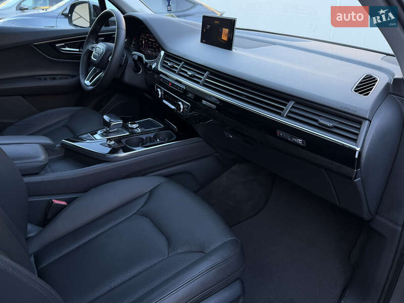 Внедорожник / Кроссовер Audi Q7 2015 в Ровно