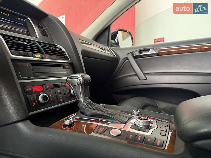 Внедорожник / Кроссовер Audi Q7 2013 в Черновцах