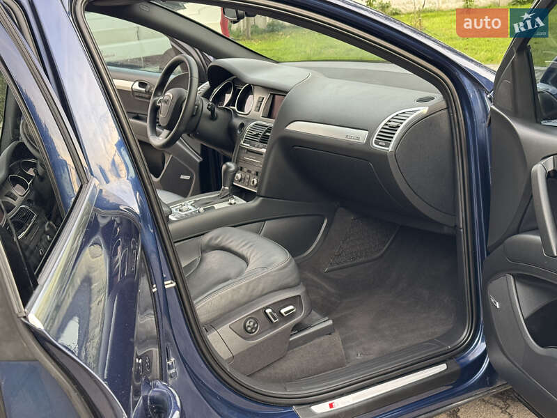 Позашляховик / Кросовер Audi Q7 2010 в Рівному