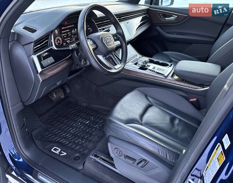Позашляховик / Кросовер Audi Q7 2020 в Києві