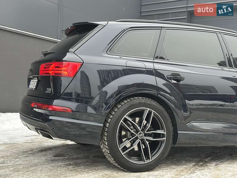 Внедорожник / Кроссовер Audi Q7 2017 в Киеве