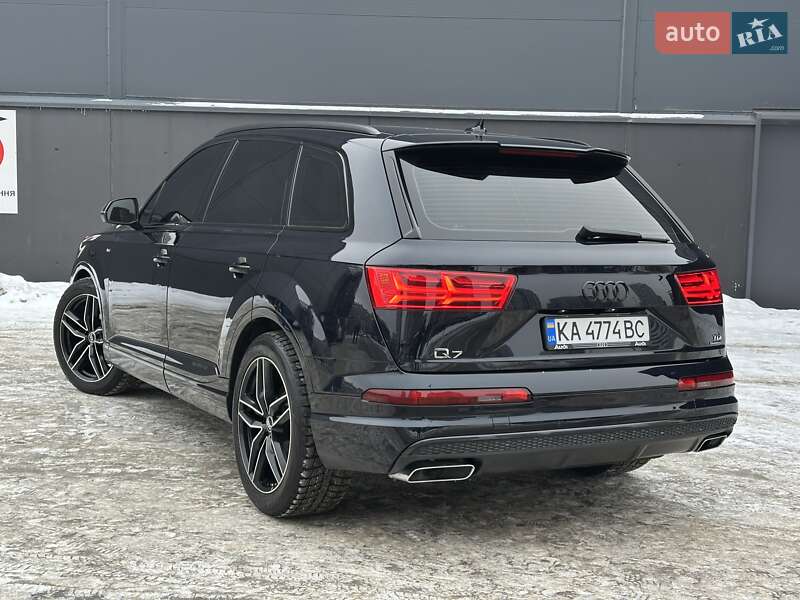 Внедорожник / Кроссовер Audi Q7 2017 в Киеве