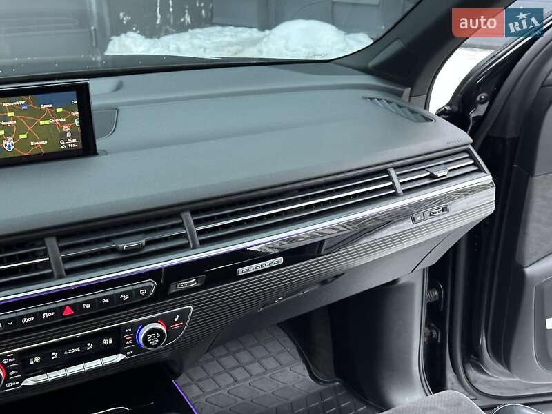 Внедорожник / Кроссовер Audi Q7 2017 в Киеве