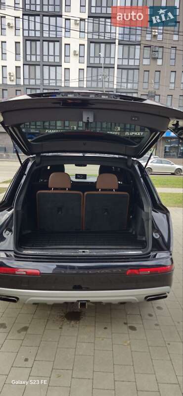 Позашляховик / Кросовер Audi Q7 2017 в Ужгороді
