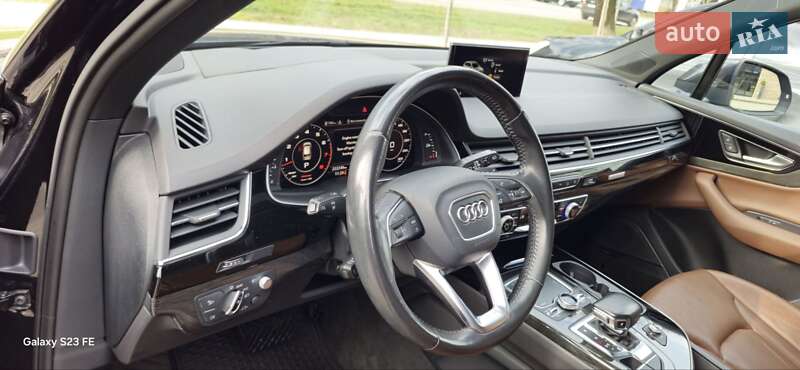 Позашляховик / Кросовер Audi Q7 2017 в Ужгороді