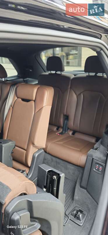 Позашляховик / Кросовер Audi Q7 2017 в Ужгороді