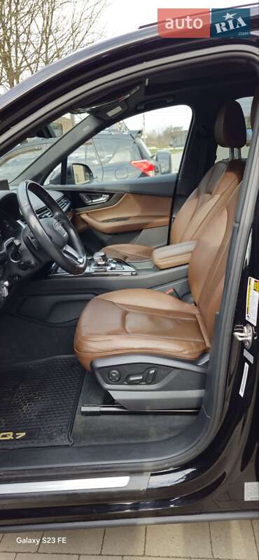 Позашляховик / Кросовер Audi Q7 2017 в Ужгороді