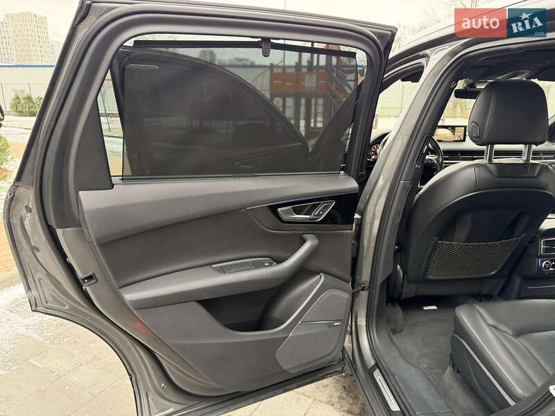 Внедорожник / Кроссовер Audi Q7 2016 в Киеве