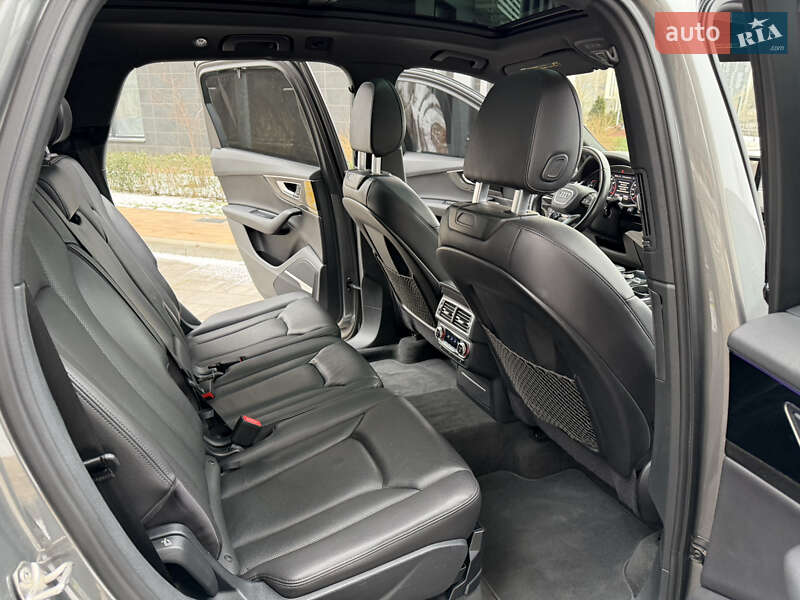 Внедорожник / Кроссовер Audi Q7 2016 в Киеве