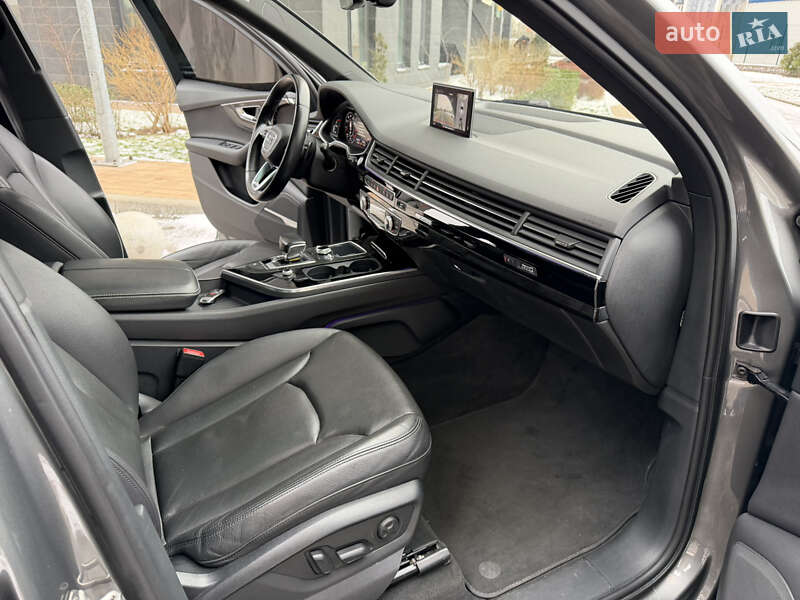 Внедорожник / Кроссовер Audi Q7 2016 в Киеве