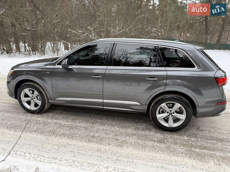 Позашляховик / Кросовер Audi Q7 2020 в Києві