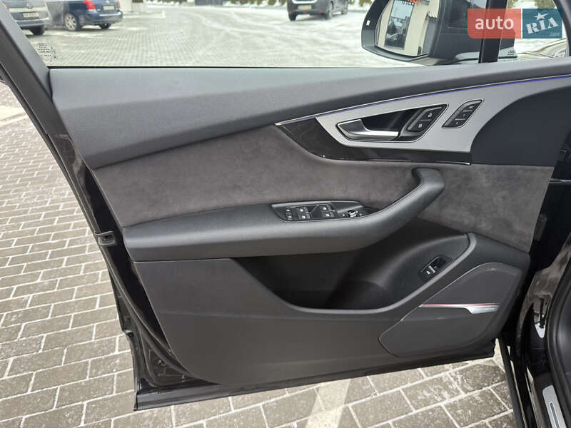 Позашляховик / Кросовер Audi Q7 2018 в Рівному