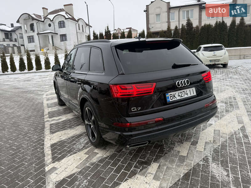 Позашляховик / Кросовер Audi Q7 2018 в Рівному