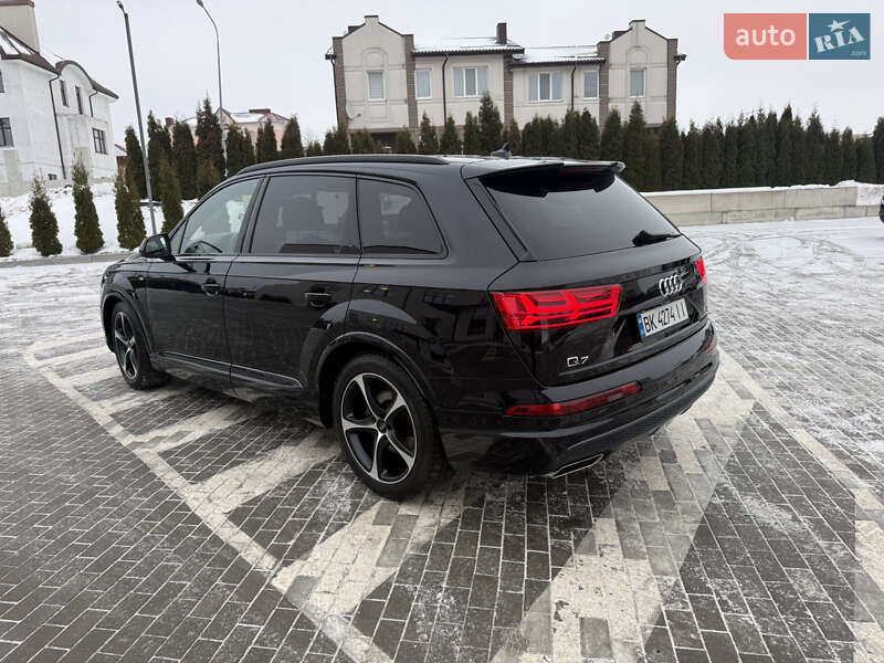 Позашляховик / Кросовер Audi Q7 2018 в Рівному