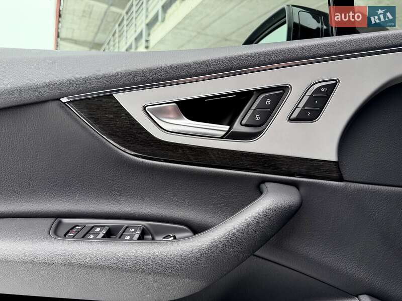 Позашляховик / Кросовер Audi Q7 2018 в Києві фото 16 Позашляховик / Кросовер Audi Q7 2018 в Києві