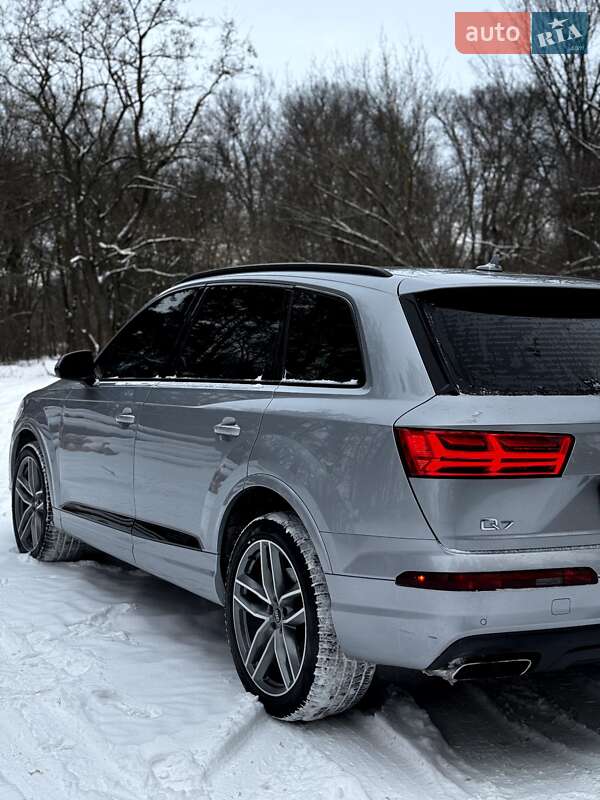 Внедорожник / Кроссовер Audi Q7 2017 в Барышевке