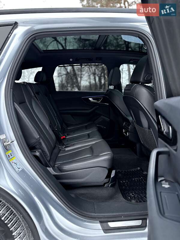 Внедорожник / Кроссовер Audi Q7 2017 в Барышевке