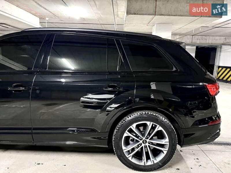 Внедорожник / Кроссовер Audi Q7 2025 в Днепре