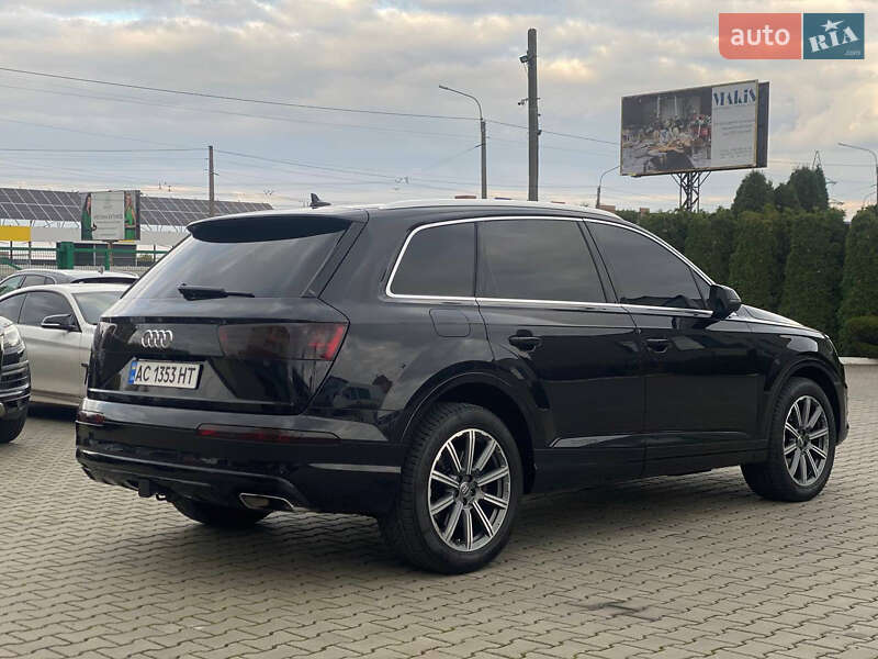 Позашляховик / Кросовер Audi Q7 2017 в Луцьку
