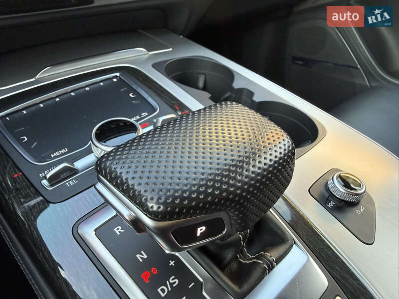 Внедорожник / Кроссовер Audi Q7 2016 в Стрые