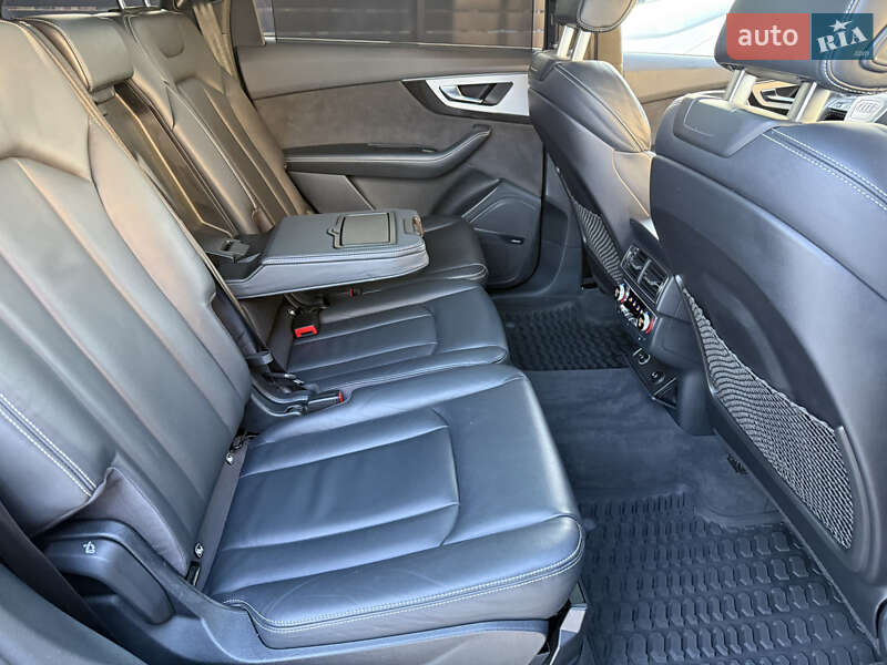 Внедорожник / Кроссовер Audi Q7 2016 в Стрые