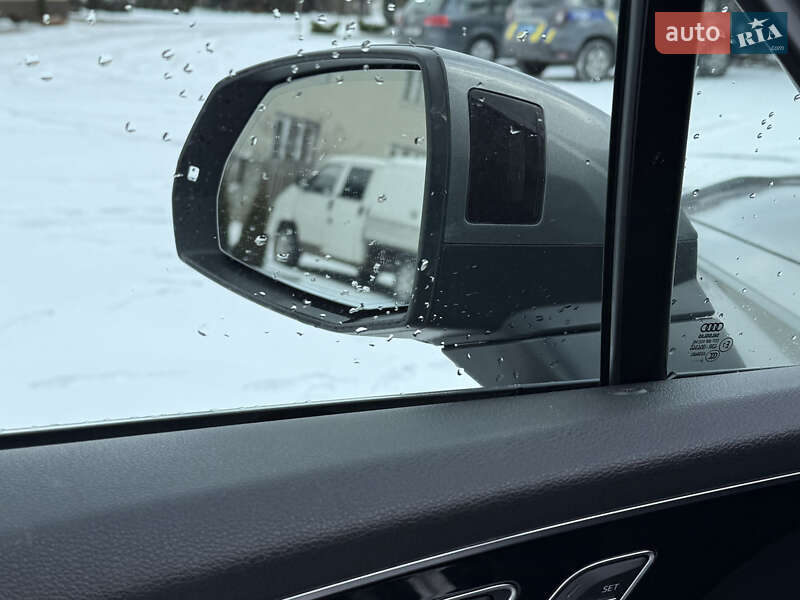 Позашляховик / Кросовер Audi Q7 2017 в Стрию