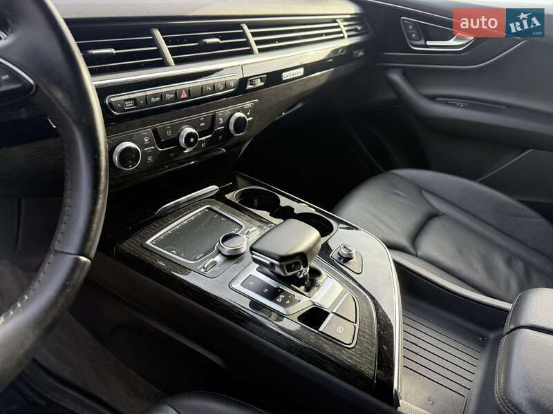Позашляховик / Кросовер Audi Q7 2017 в Львові