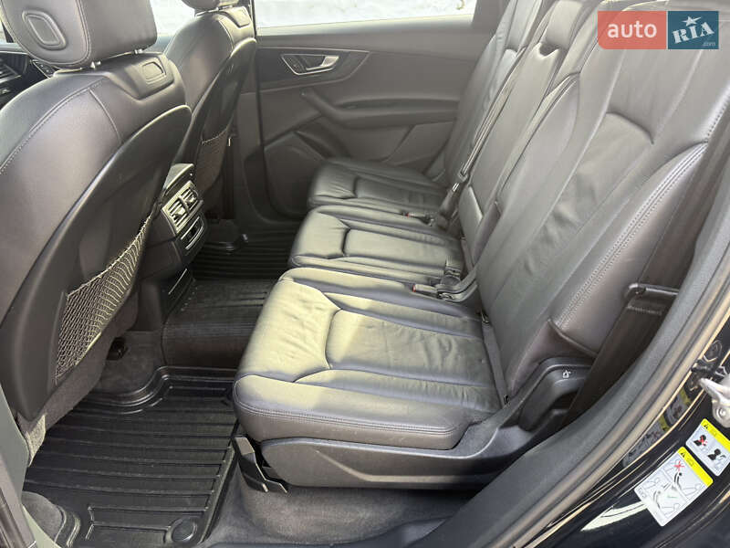 Позашляховик / Кросовер Audi Q7 2017 в Львові