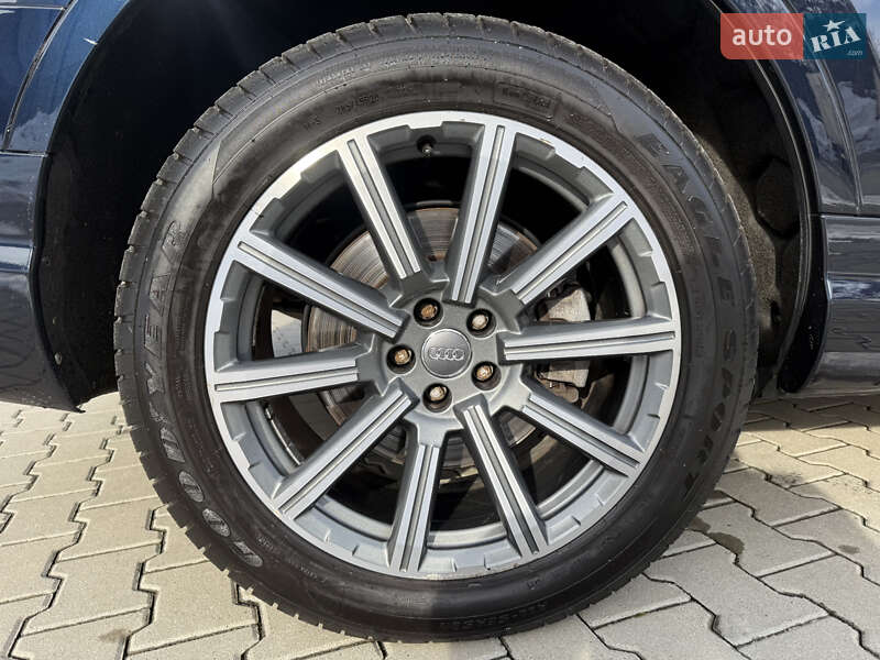 Позашляховик / Кросовер Audi Q7 2017 в Львові