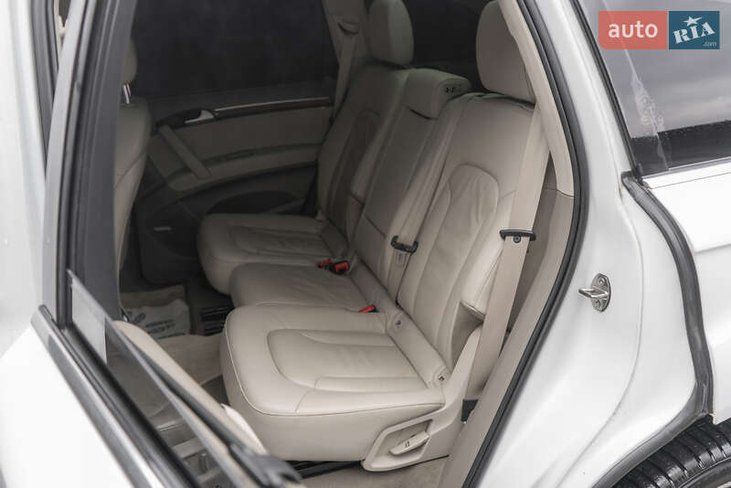 Позашляховик / Кросовер Audi Q7 2013 в Ужгороді