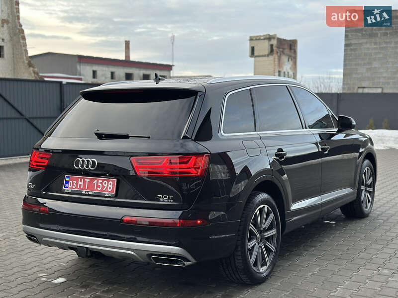 Внедорожник / Кроссовер Audi Q7 2017 в Дубно