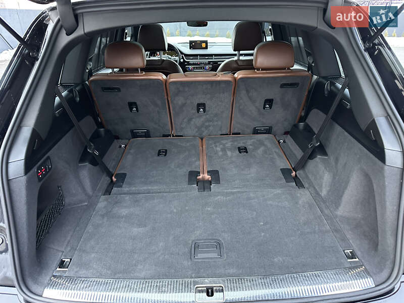 Внедорожник / Кроссовер Audi Q7 2017 в Дубно