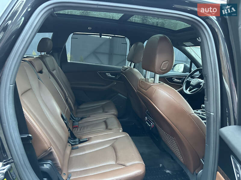 Внедорожник / Кроссовер Audi Q7 2017 в Дубно