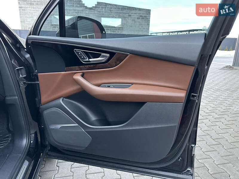 Внедорожник / Кроссовер Audi Q7 2017 в Дубно