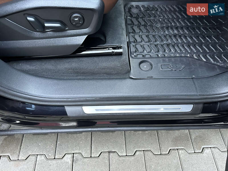 Внедорожник / Кроссовер Audi Q7 2017 в Дубно