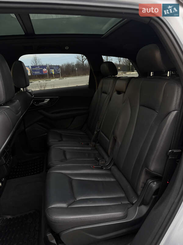 Позашляховик / Кросовер Audi Q7 2018 в Ужгороді